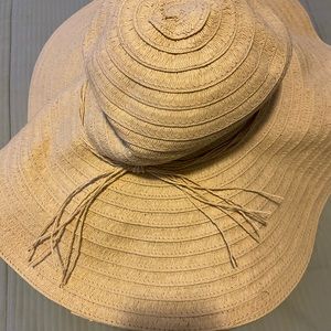 Wide brim straw hat